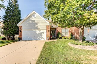 711 Ember Crest Dr, Fairview Heights, IL 62208