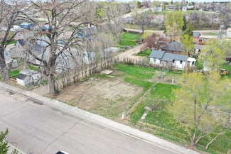 909 Edmunds St, Belle Fourche, SD 57717