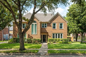 154 S Hall Dr, Sugar Land, TX 77478