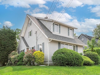 21 Herbert Ave, Port Washington, NY 11050
