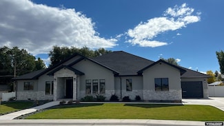 945 Timber Dr, Lander, WY 82520