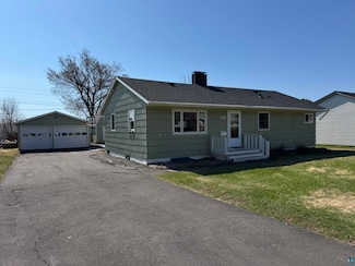 102 Hays Cr, Silver Bay, MN 55614