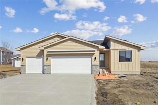 433 34th St SE, Altoona, IA 50009