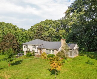 37 Hollingsworth Rd, Milton, MA 02186