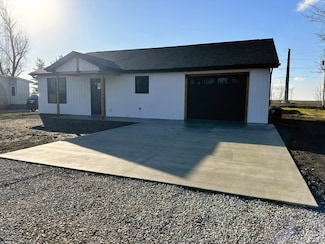 107 Valerie Ln, Wapella, IL 61777