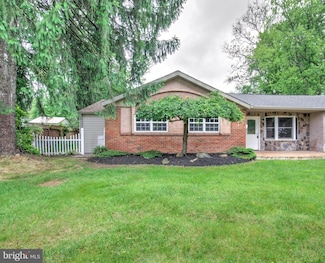 611 Cembra Ct, Feasterville Trevose, PA 19053
