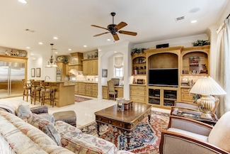 256 S Post Oak Ln, Houston, TX 77056