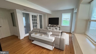 12606 Stratford Garden Dr, Silver Spring, MD 20904