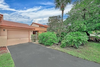 5383 Stonybrook Dr, Boynton Beach, FL 33437
