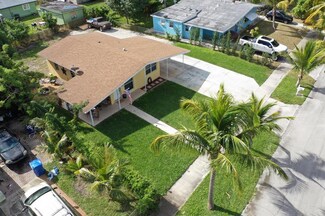 1420 W Bloxham St, Lantana, FL 33462