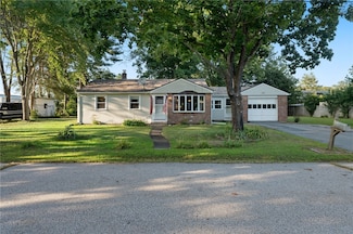 3 2nd St, Coventry, RI 02816