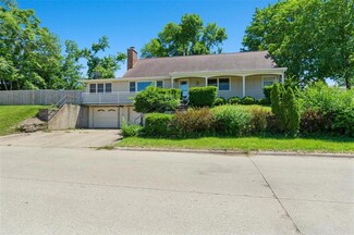 171 21st Ave SW, Cedar Rapids, IA 52404