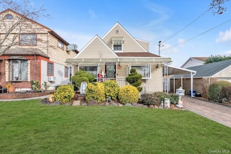 1006 N 7th St, New Hyde Park, NY 11040