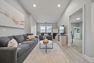 14 Crestview Cir Unit 161, Londonderry, NH 03053