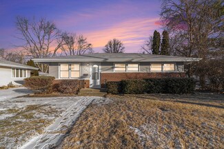 102 Crestview St, Crown Point, IN 46307
