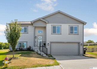14581 Potter Cir, Bennington, NE 68007