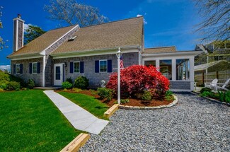 3 Quansett St E, Mattapoisett, MA 02739