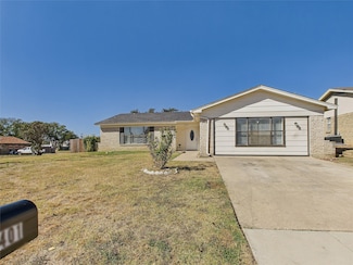 5401 Denise Dr, Haltom City, TX 76148