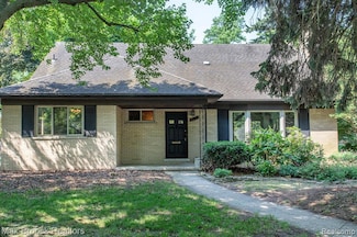25695 York Rd, Royal Oak, MI 48067