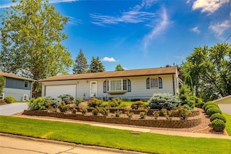 137 Greenfield Pkwy, Des Moines, IA 50320