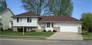 204 Falcon Dr, Mankato, MN 56001