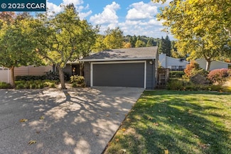 1716 Saint Andrews Dr, Moraga, CA 94556