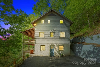 131 John Knox Rd, Black Mountain, NC 28711