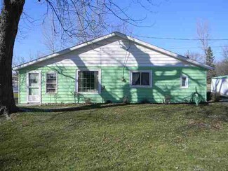 1200 E 690 S, Wolcottville, IN 46795