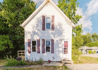 15 Hope Ct, West Warwick, RI 02893