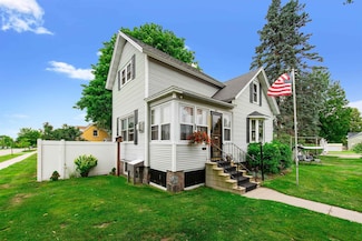 1615 Lincoln St, Marinette, WI 54143