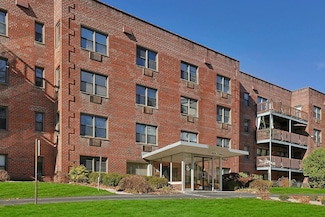 5 Oakdale Manor Unit C 17, Suffern, NY 10901