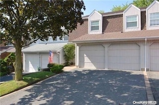 95 Woodlake Dr W, Woodbury, NY 11797