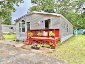 31 Hemlock Dr, Gorham, ME 04038