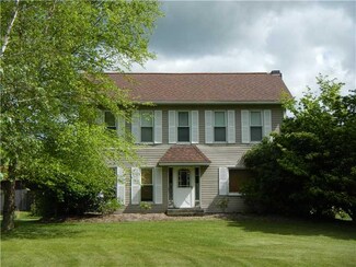 525 Golf Course Rd, Volant, PA 16156