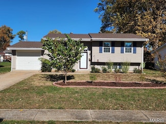 915 W Madison St, Mascoutah, IL 62258