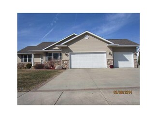 409 Sunset Dr, Fairfax, IA 52228