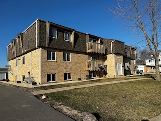 2390 Bicentennial Ave Unit 5, Crest Hill, IL 60403
