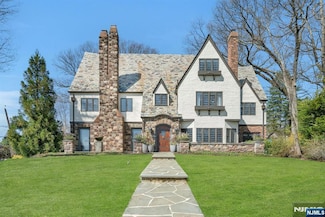 202 Crest Rd, Ridgewood, NJ 07450