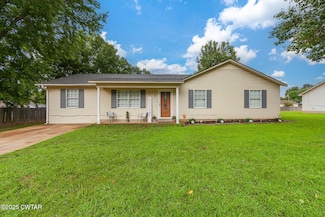 37 W Tracy St, Bells, TN 38006