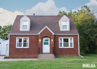 509 W Sunset Dr, Eureka, IL 61530