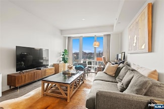 320 Adolphus Ave Unit 612, Cliffside Park, NJ 07010