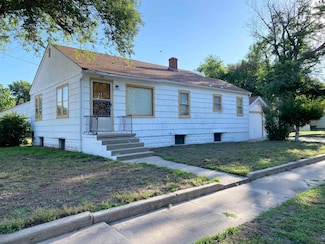 740 W 14th Ave, Hutchinson, KS 67501