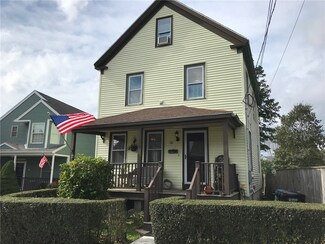 30 Fenner Ave, Newport, RI 02840