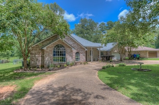623 Pine Cone Dr, Haughton, LA 71037