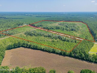 949 General Howe Rd, Riegelwood, NC 28456