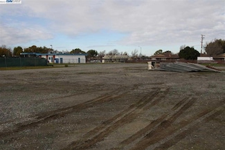 100 El Dorado Dr, Pittsburg, CA 94565