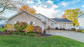 927 Woodhollow Dr, Schererville, IN 46375