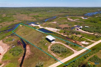 124 Riley Ln, Port O'Connor, TX 77982