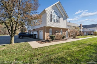 742 Olde English Cir Unit 15, Howell, MI 48855