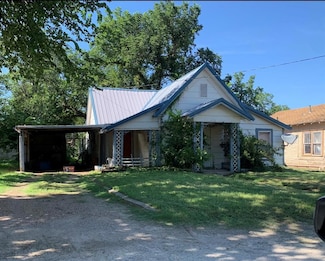 211 W Tyler St, Mangum, OK 73554